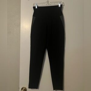 Women's Yummie Black Athletic Leggings Like New!